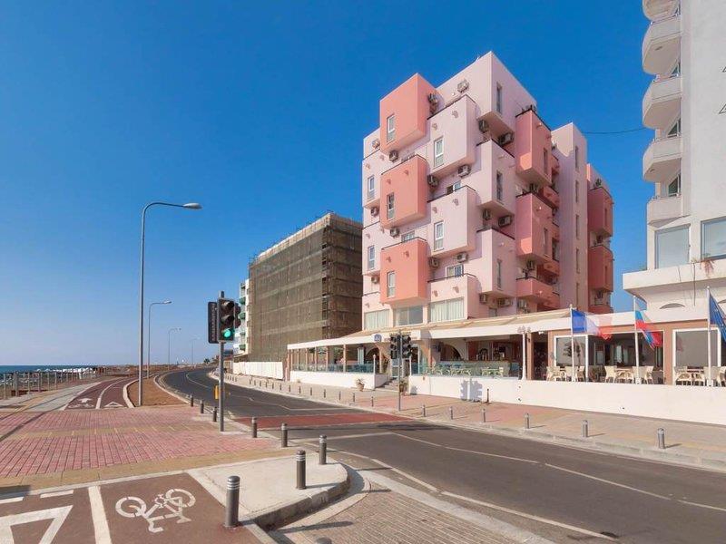 Mackenzie Beach Hotel Larnaca Exterior photo